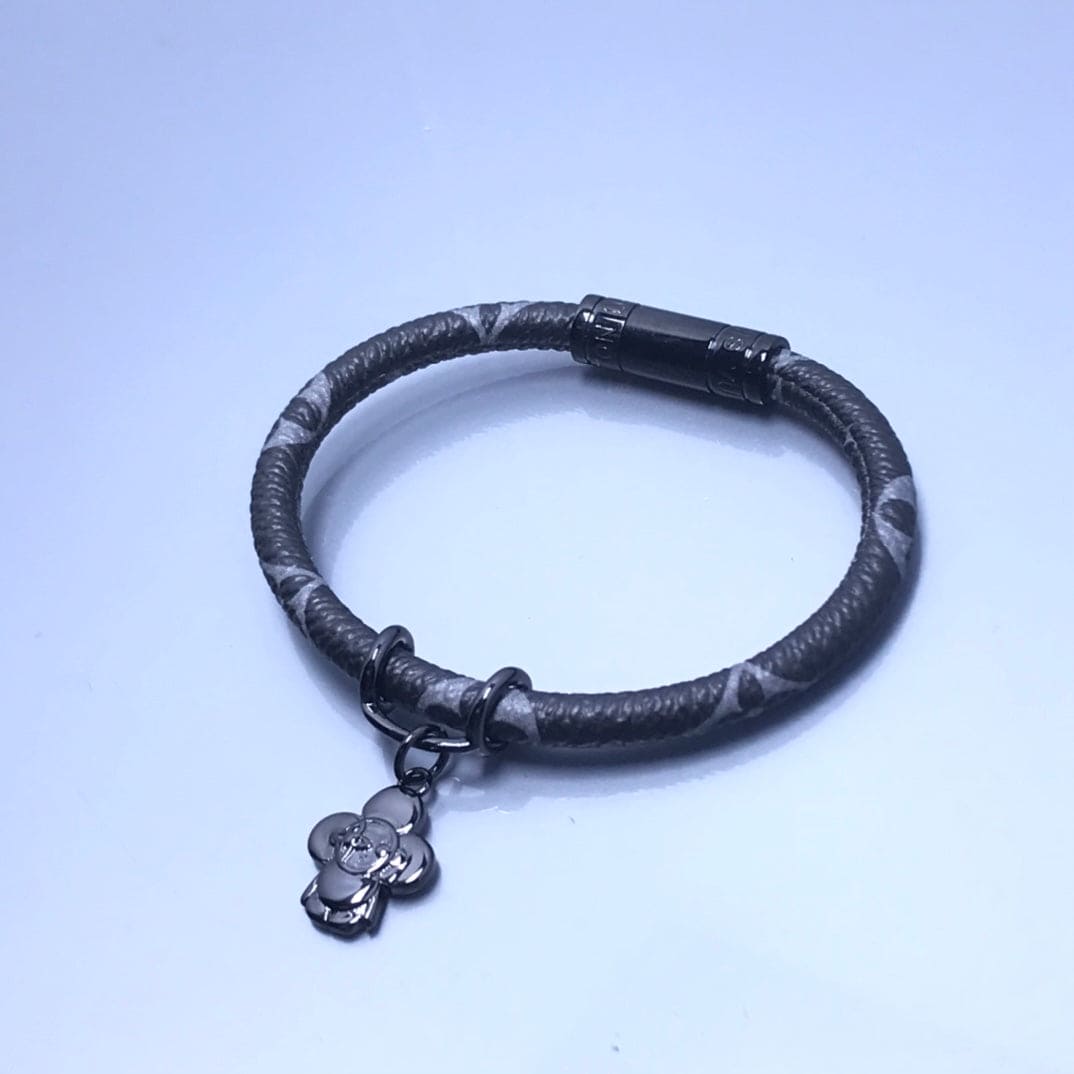 18K Louis Vuitton Hang It Bracelet