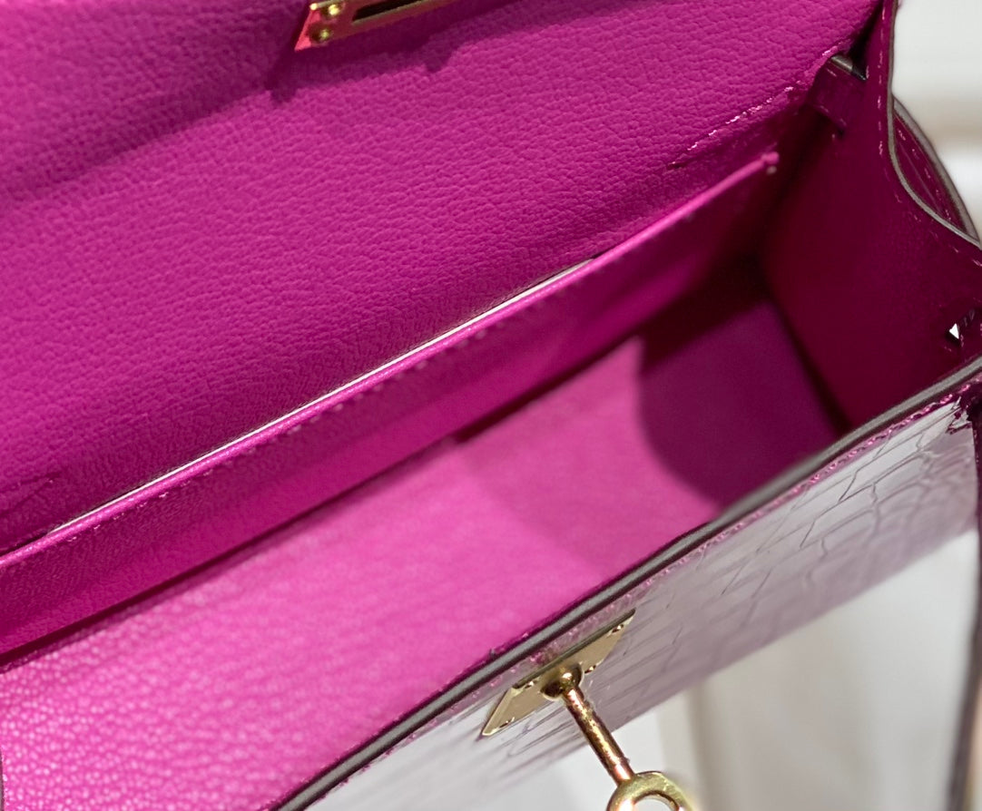 HERMES 25S MINI KELLY 19 IN DEEP MAGENTA CALFSKIN GOLD HARDWARE